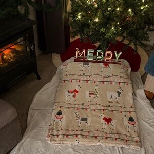 Cozy Fleece Christmas Blanket with Llamas & Lights